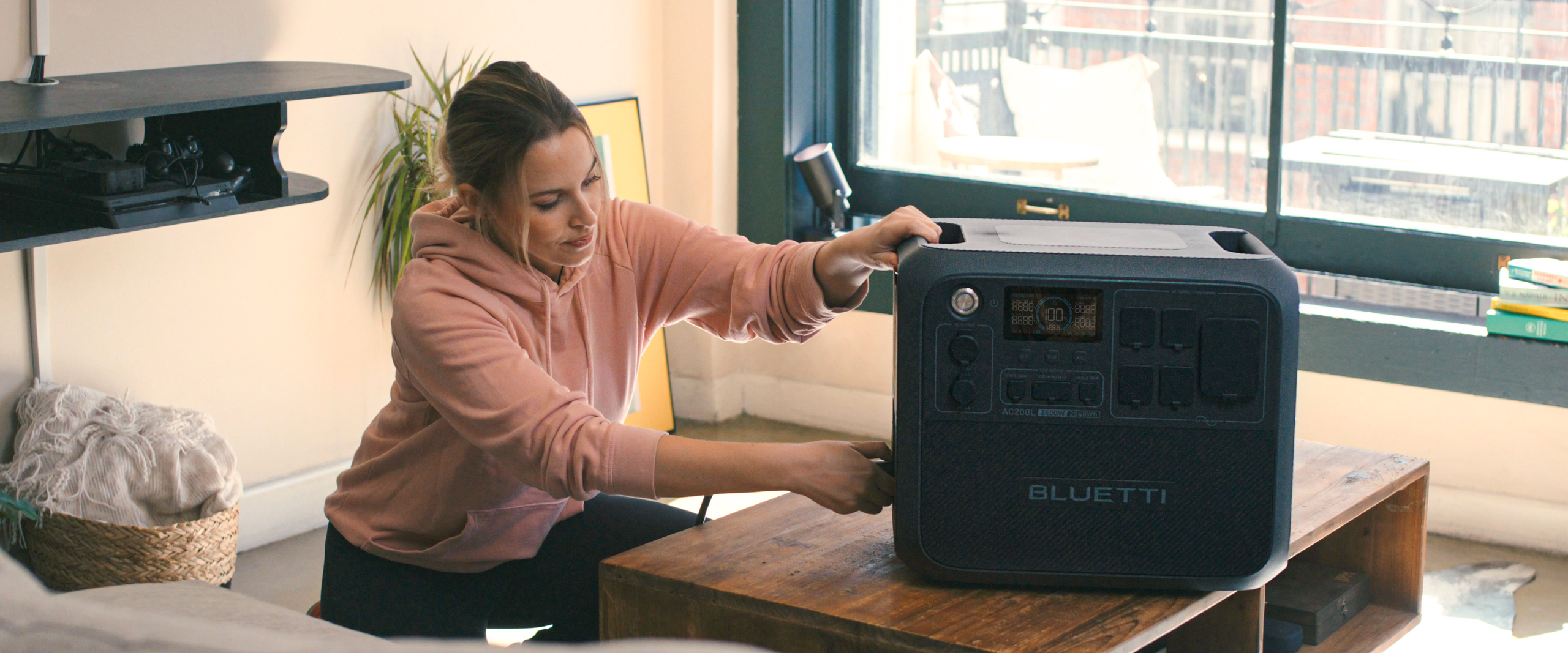 【US PLUG】BLUETTI AC200L Portable Power Station, 2,400W|2,048Wh Solar Generator for Home Backup, RV Trailer, Power Outage